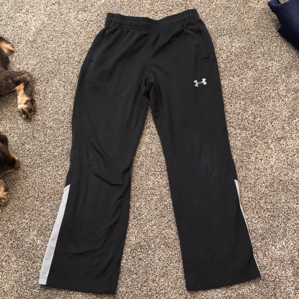 Black and gray Under Armour pants